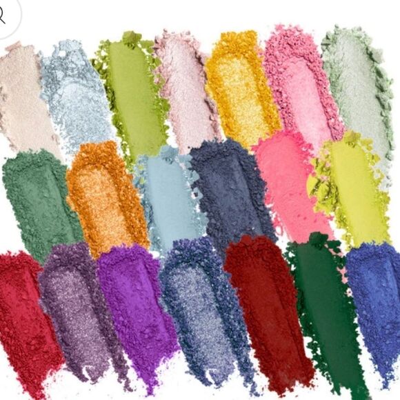 Profusion X Pranuts Snoopy's Starlit Holiday 41 Shade Eye & Face Palette - Picture 6 of 9